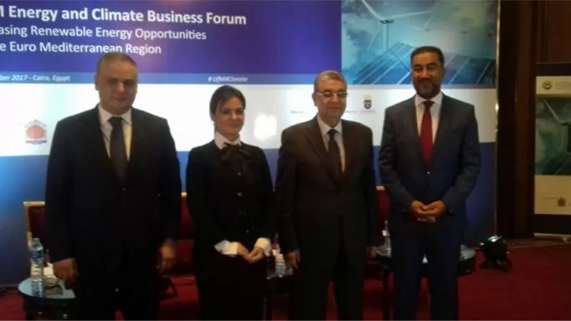 سحر نصر تعلن توقيع اتفاقية لإنشاء محطتي طاقة شمسية بـ«بنبان» بتكلفة 150 مليون دولار