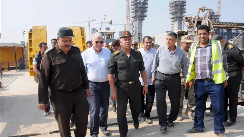 بالصور.. رئيس الهيئة الهندسية للقوات المسلحة يتفقد محور روض الفرج