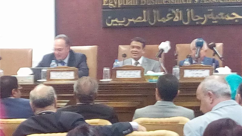 بالصور.. بدء اجتماع لجنة التشييد بجمعية رجال الأعمال