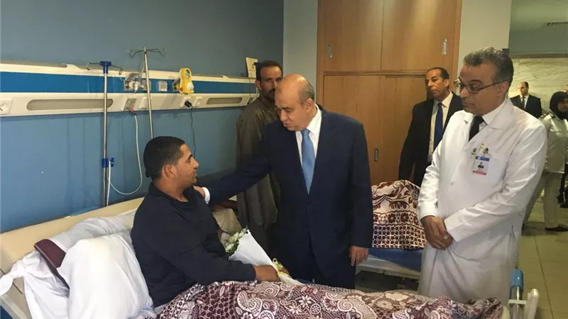 وزير السياحة لـ«مصابي الواحات»: الشعب يقدر تضحياتكم 