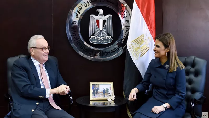 سحر نصر تبحث مع سفير إيطاليا الجديد زيادة استثمارات بلاده فى مصر