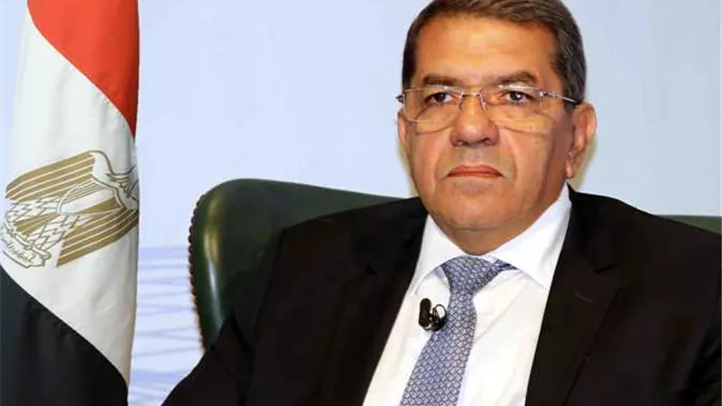 «وزير المالية»: ارتفاع النمو وانخفاض البطالة والعجز الأولى بـ 50% فى 2016-2017