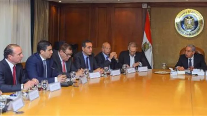 وزير التجارة يكلف المجالس التصديرية بإعداد خطة لتنمية القطاعات