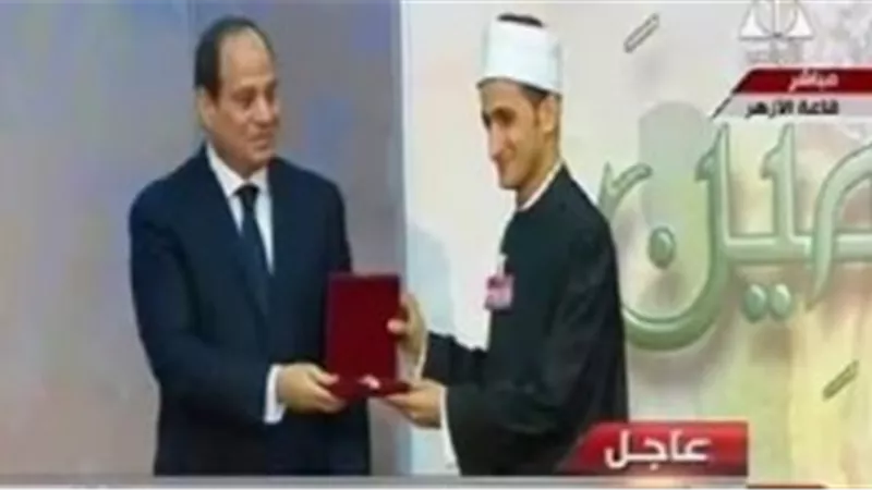 السيسي يكرم العلماء وشباب الأئمة باحتفالية المولد النبوى