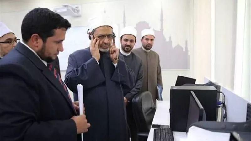 شيخ الأزهر يتفقد مركز الأزهر العالمي للرصد والفتوى الإلكترونية