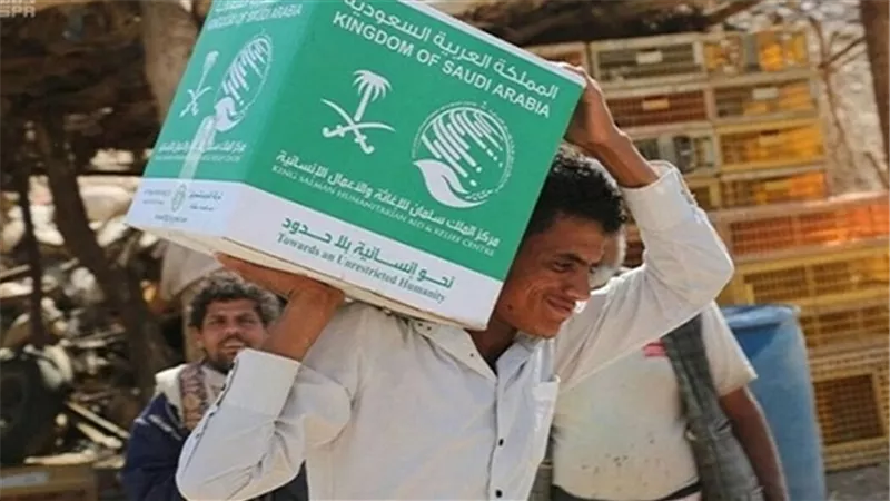 السعودية توزع 1500 سلة غذائية على النازحين في اليمن