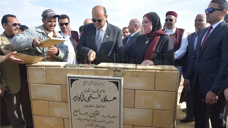 «علاء أبوزيد» و«نفين جامع» يضعان حجر أساس أول منطقة حرفية بمطروح