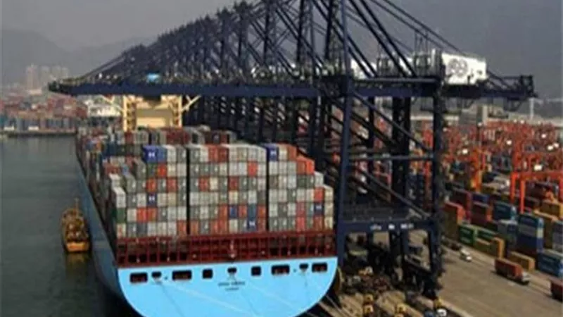 ميناء دمياط يستقبل ١٠سفن للحاويات والبضائع العامة