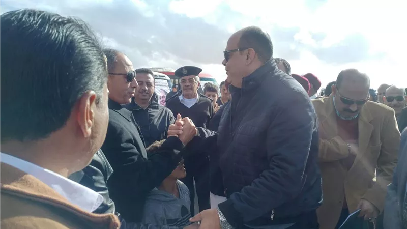 بدء صرف تعويضات مشروع «جرجوب» للأهالى بحضور محافظ مطروح 