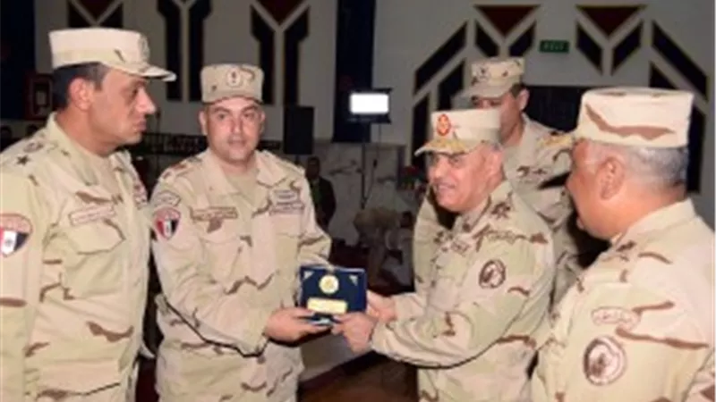 وزير الدفاع يصدق على لجنة لتسوية الموقف التجنيدى لأهالى حلايب وشلاتين