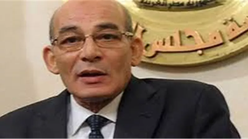 «الحكومة» تبحث إقامة مشروع  للنباتات الطبية والعطرية ببني سويف