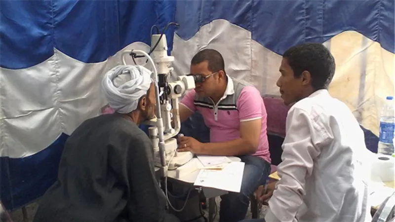 توقيع الكشف الطبي على 760 مواطنًا بمركز باريس في الوادي الجديد
