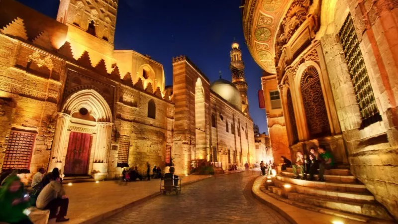 إغلاق «خان الخليلى» 5 مساءً حتى الأربعاء المقبل للاحتفال بمولد الحسين