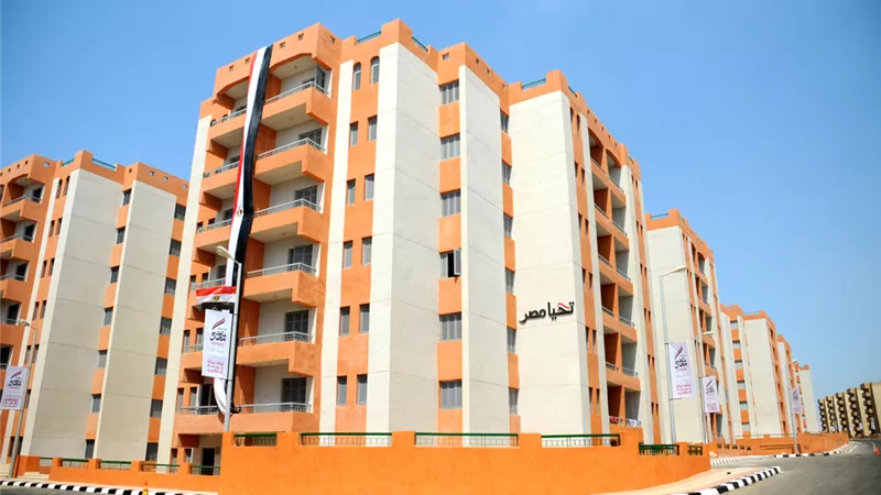 «الإسكان»: غدًا بدء نقل باقى سكان الـ129 عمارة غير الآمنة بالقطامية إلى الأسمرات