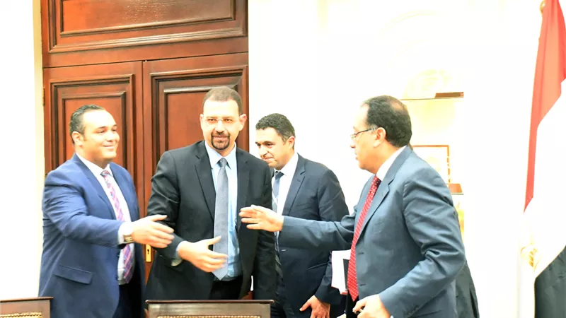  «الإسكان» تتعاون مع «شنايدر إليكتريك» في إحلال وتجديد محطات المياه والصرف 