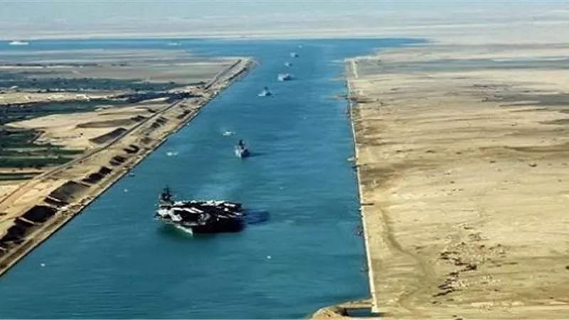  44 سفينة تعبر المجرى الملاحى لقناة السويس بحمولات 2.4 مليون طن