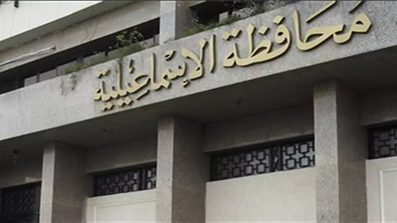 محافظ الإسماعيلية يسلم عقود الدفعة الثانية للإسكان البديل لـ 46 أسرة