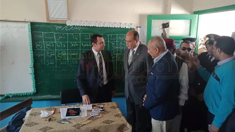 «محافظ مطروح» يتفقد عدد من اللجان في اليوم الثاني للانتخابات الرئاسية 