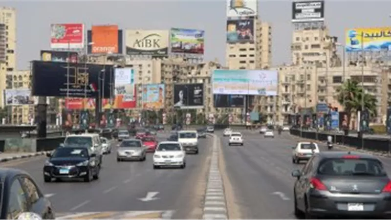 النشرة المرورية.. انتظام حركة السيارات بمحاور وميادين القاهرة والجيزة