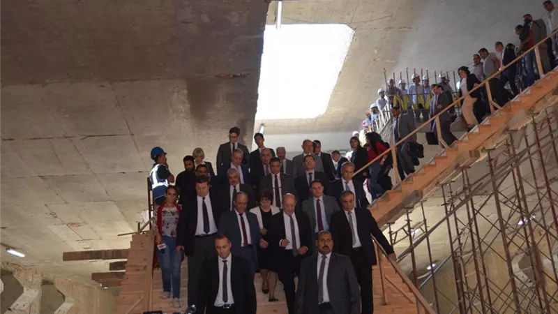 وزير الخارجية الفرنسي ورئيس «القومية للأنفاق» يتفقدان أعمال تنفيذ محطة هليوبوليس 