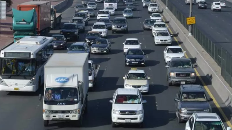 النشرة المرورية: كثافات متحركة بمعظم محاور وميادين القاهرة والجيزة 