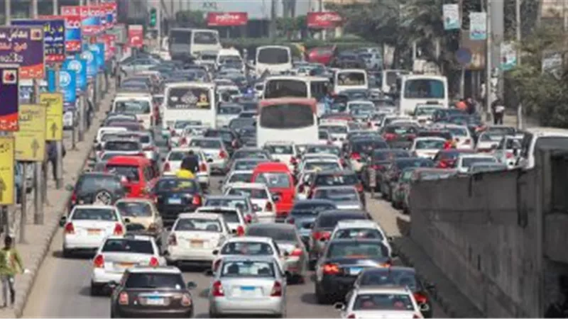 النشرة المرورية.. كثافات متحركة بمعظم محاور وميادين القاهرة والجيزة 
