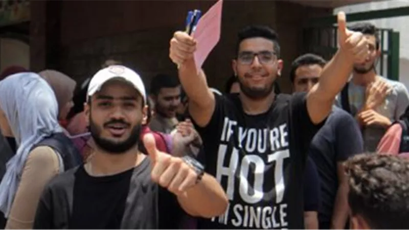  التفاضل والتكامل يرسم البسمة على وجوه طلاب الثانوية ويؤكدون: «الامتحان سهل» 