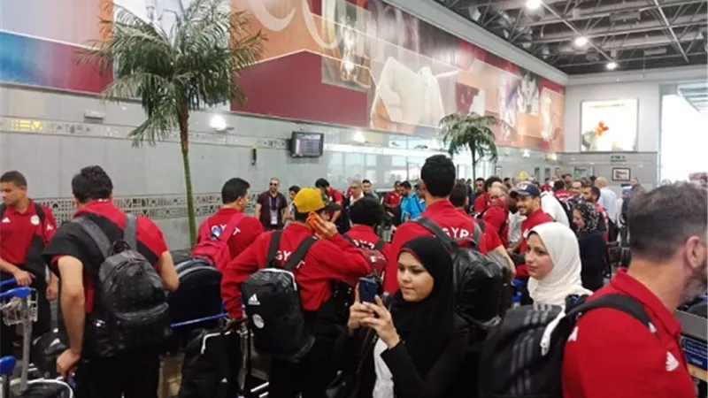 صور.. وصول منتخب مصر إلى مطار القاهرة 