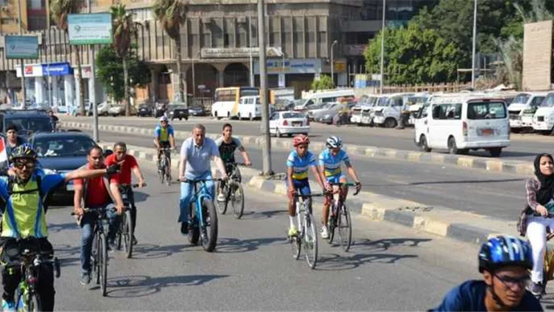 وزير الشباب ومحافظ الجيزة يشاركان فى سباق للدراجات وماراثون للجرى والمشى