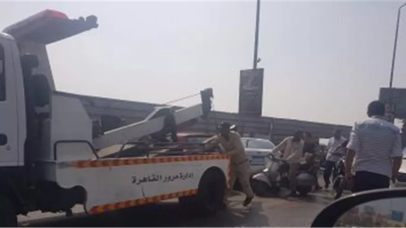 زحام مرورى أعلى «كوبرى أكتوبر» بسبب سقوط سيارة ملاكى