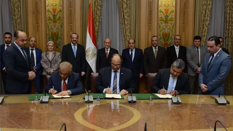 وزير التربية والتعليم يفوض المحافظين  لإتخاذ قرار تعليق الدراسة غداً 